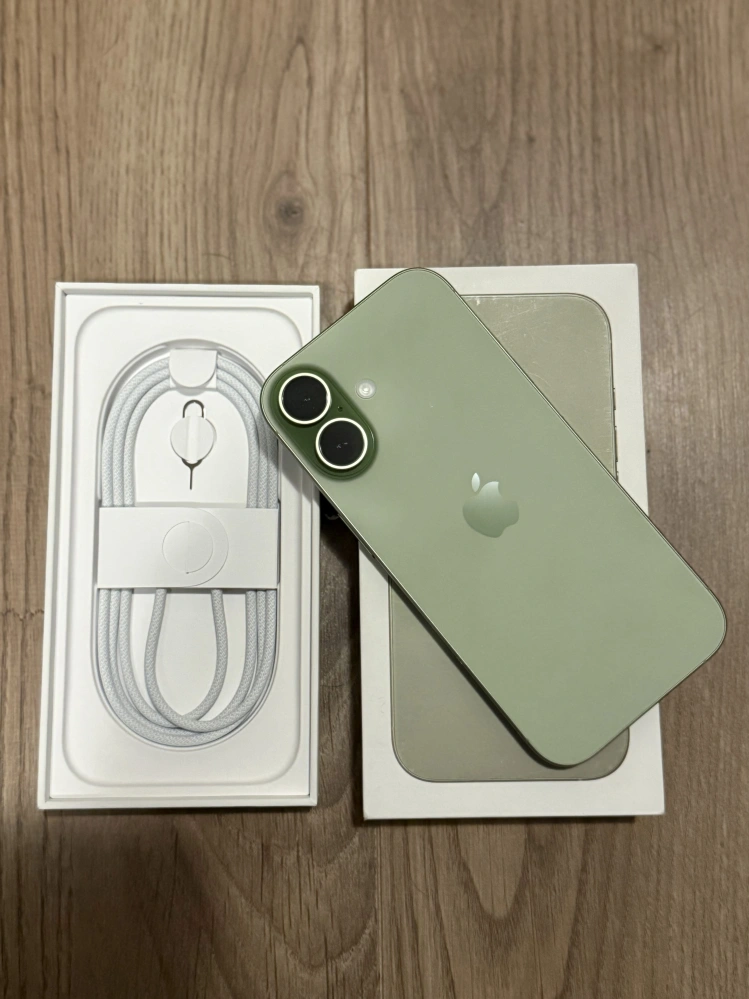 Apple iPhone 17 256GB Šalvějově zelená - Rozbaleno