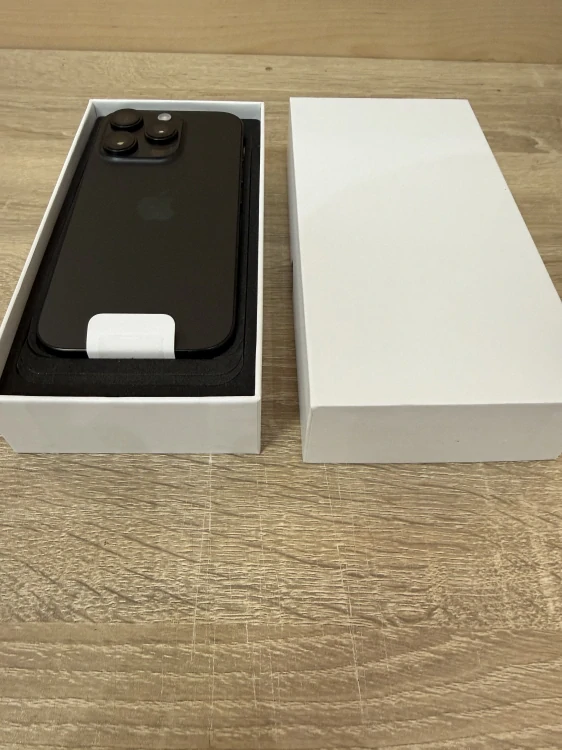 Apple iPhone 16 Pro 512GB černý titan - Rozbaleno