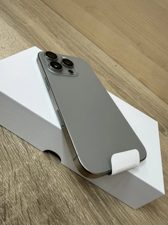 Apple iPhone 16 Pro 512GB Bílý titan - Rozbaleno