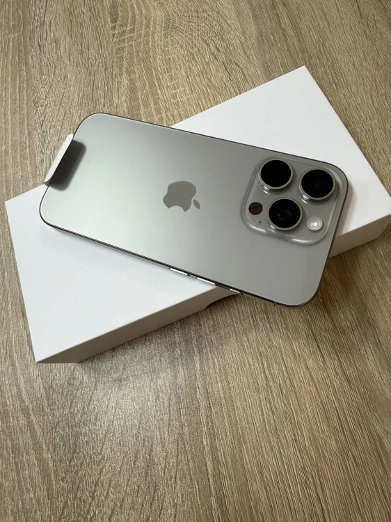Apple iPhone 16 Pro 512GB Bílý titan - Rozbaleno
