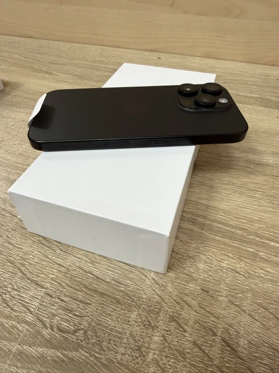 Apple iPhone 16 Pro 512GB černý titan - Rozbaleno