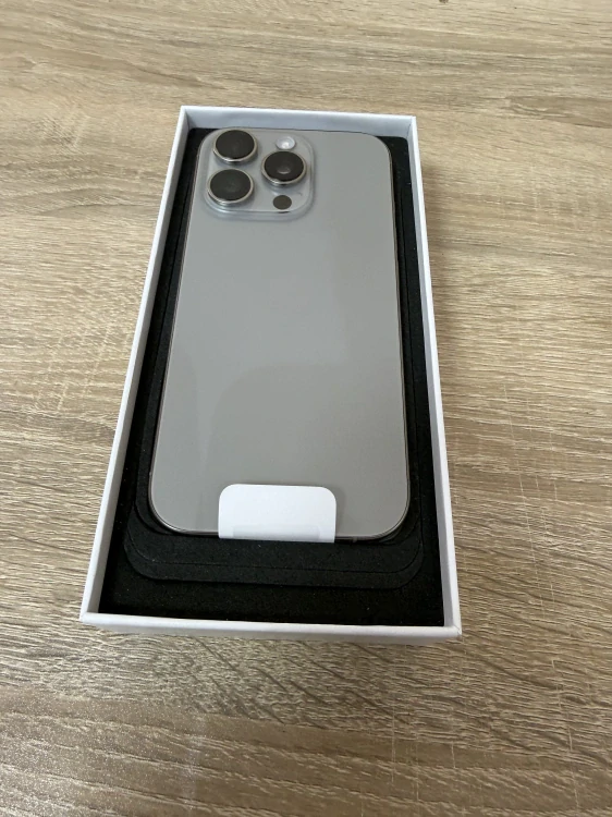 Apple iPhone 16 Pro 512GB Bílý titan - Rozbaleno